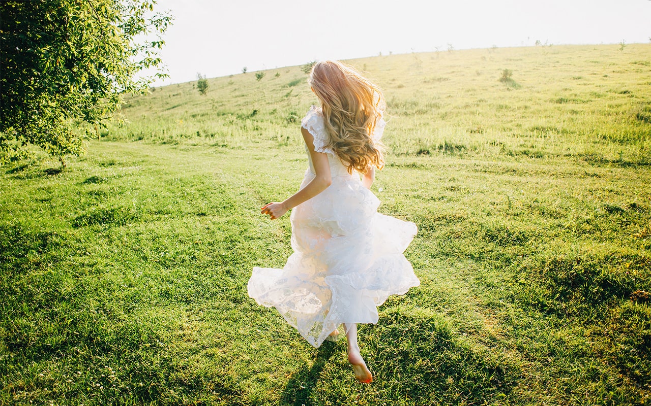 Девонька в белом платье